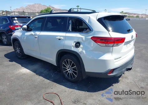 2018 Toyota Highlander Se z USA, uszkodzony, nr VIN 5TDJZRFH6JS548546